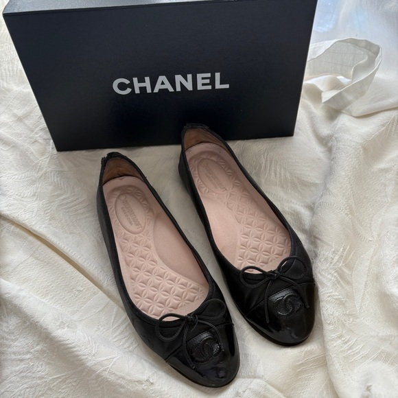 🥀 Authentic Classic CHANEL Ballet Flats in Black Leather Patent Cap-toe sz 37.5🥀 - Picture 16 of 16
